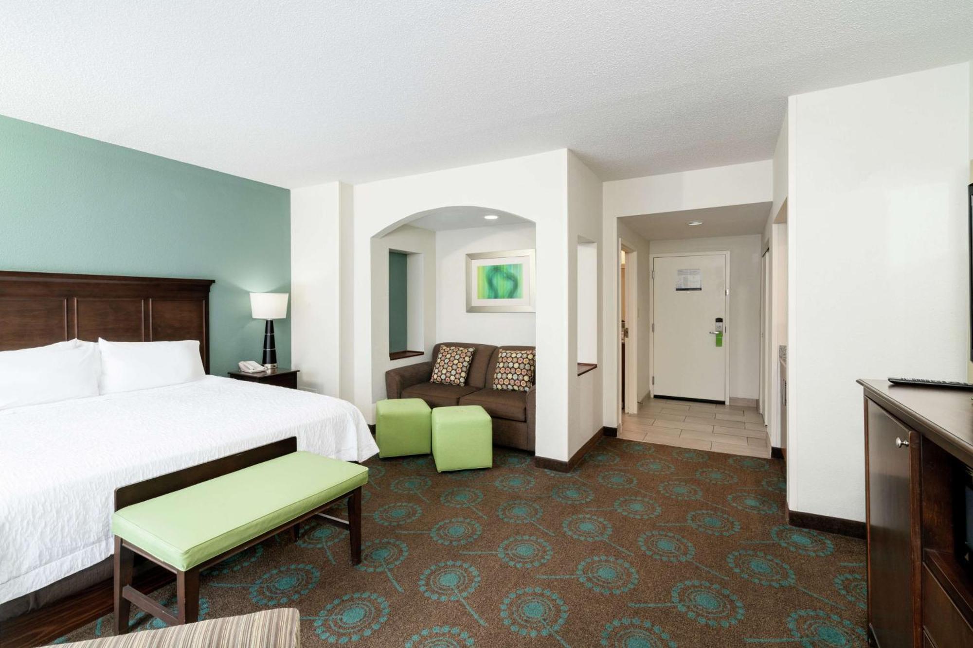 Hampton & Hotel 3*