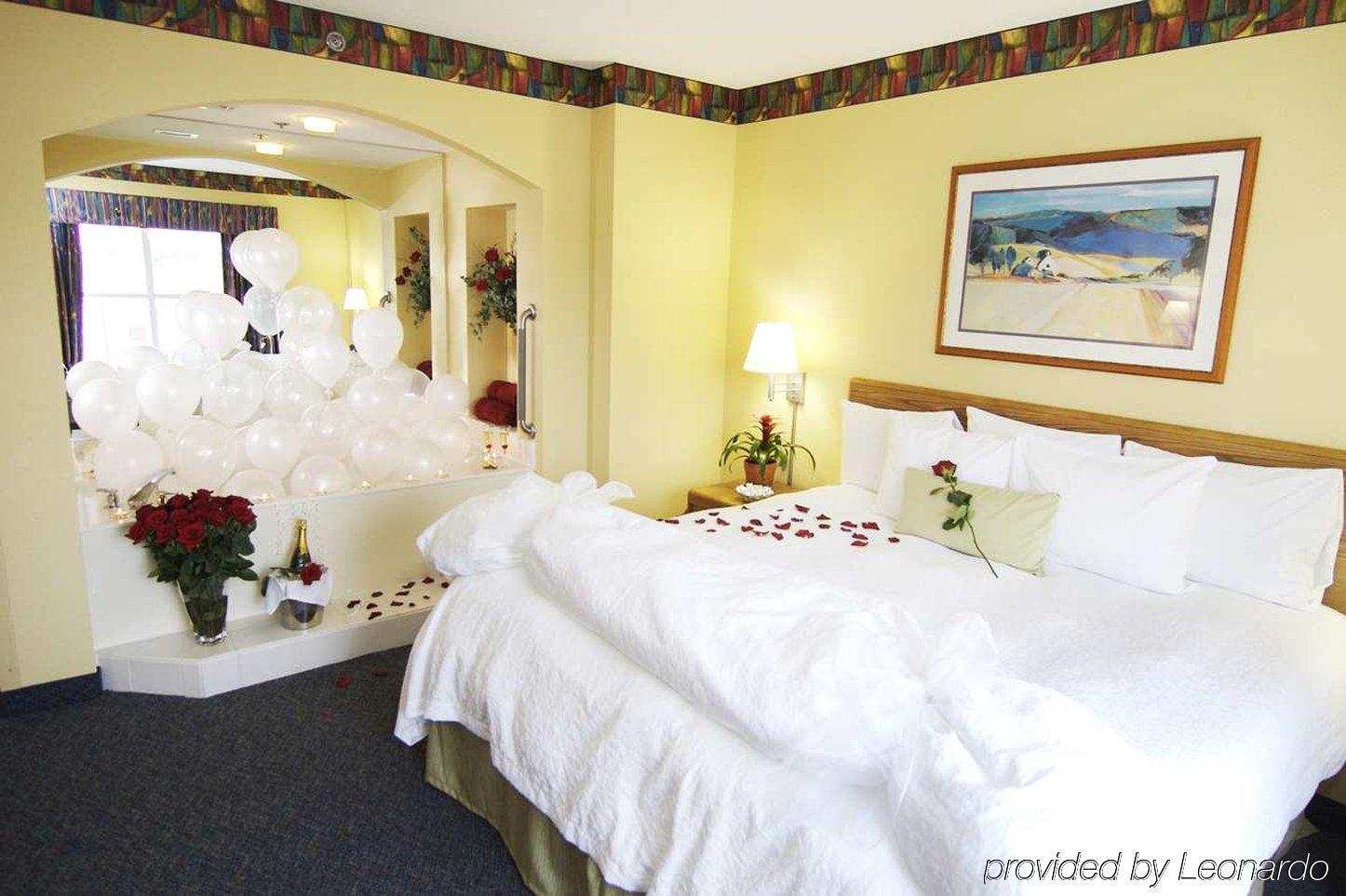 Hampton & Hotel
