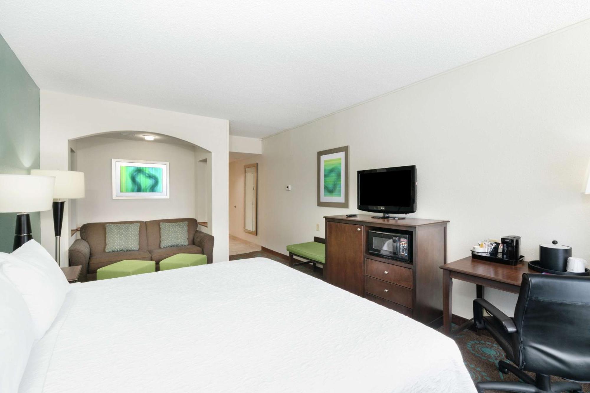 Hampton & Hotel